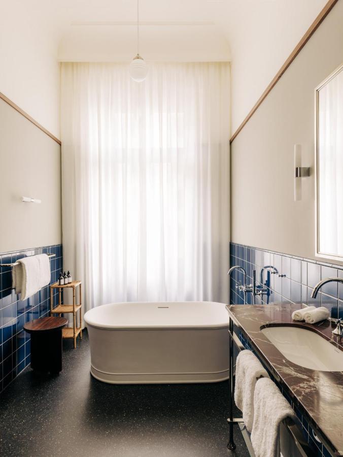 Boutique Hotel Chateau Royal Berlin Exterior photo Bathroom