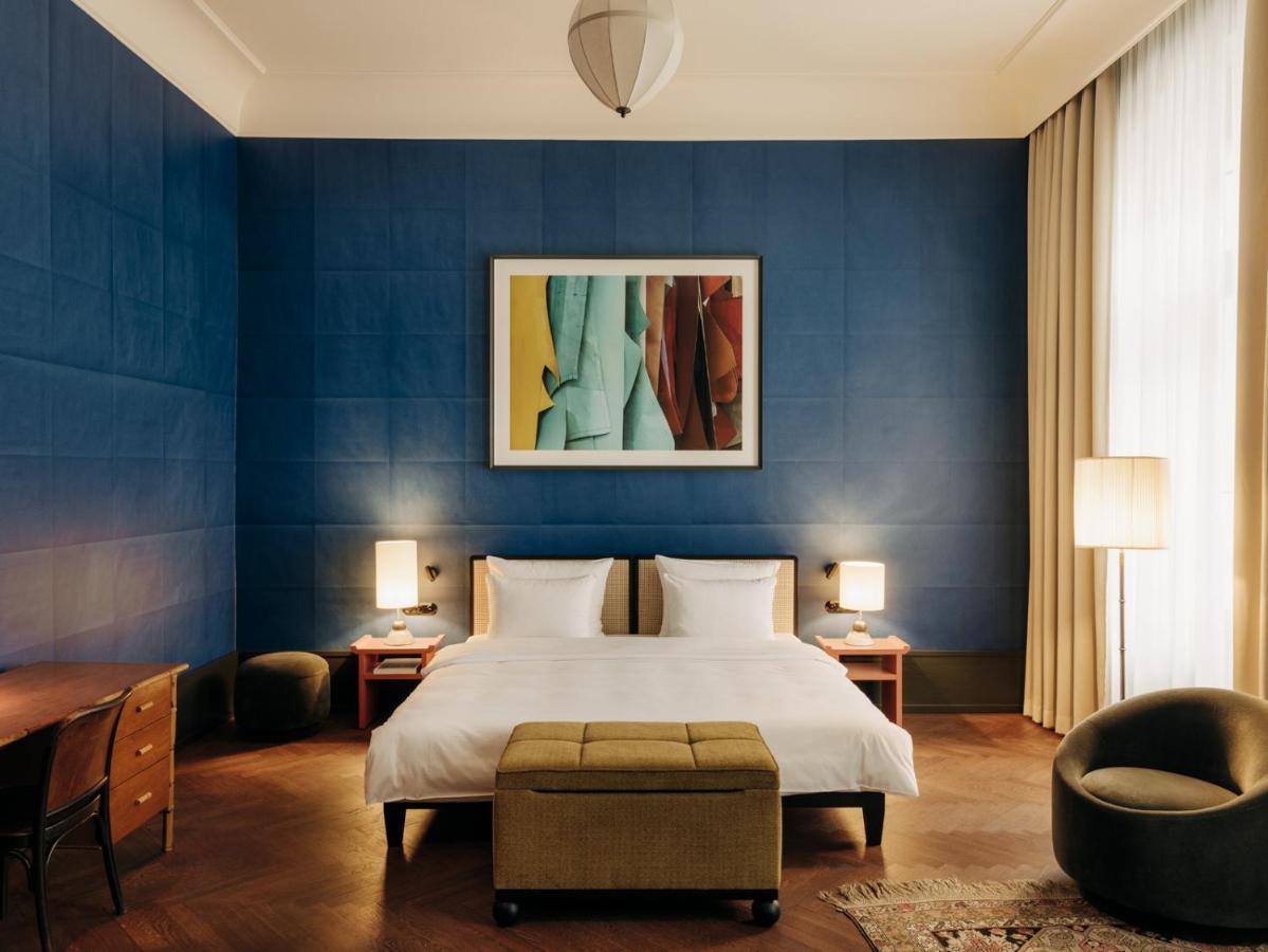 Boutique Hotel Chateau Royal Berlin Exterior photo A bedroom at the hotel