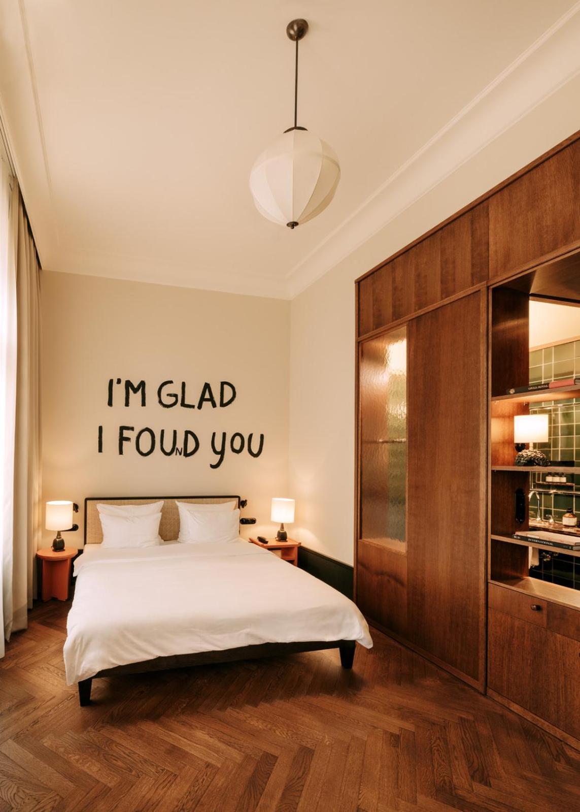 Boutique Hotel Chateau Royal Berlin Exterior photo A wall sticker