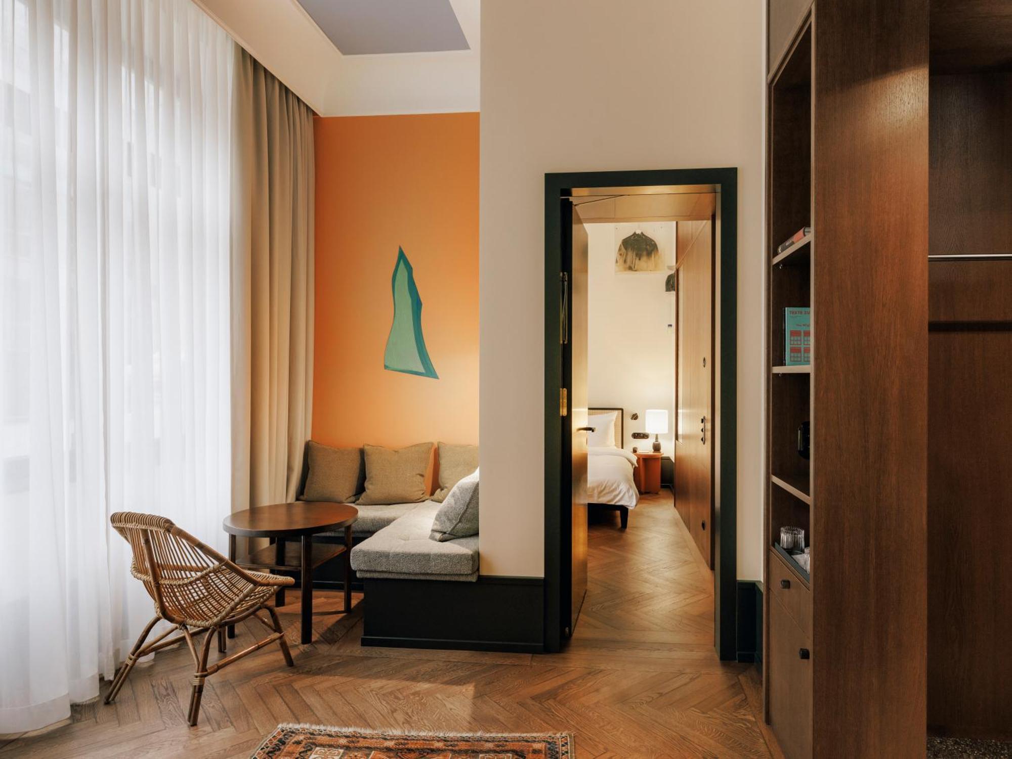 Boutique Hotel Chateau Royal Berlin Exterior photo A suite at the Hotel